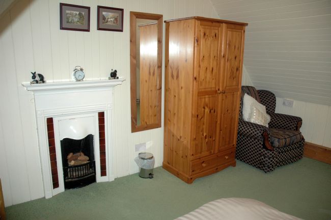 The bedrooms have pine-lined walls and ceilings and are cosy and welcoming. There are superb views from the bedroom windows.